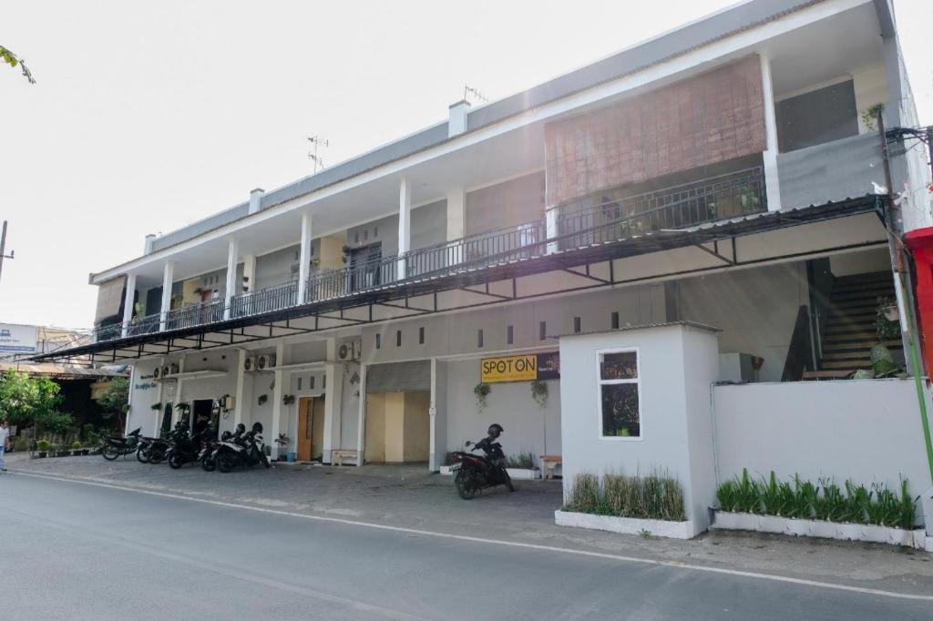 Sawojajar Inn Malang Ngoại thất bức ảnh