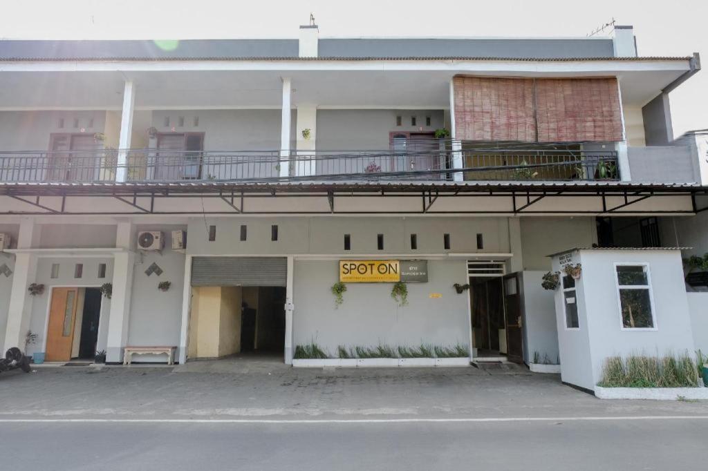 Sawojajar Inn Malang Ngoại thất bức ảnh